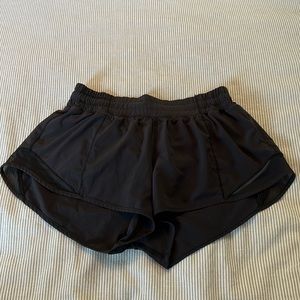 black lululemon hottie hot shorts